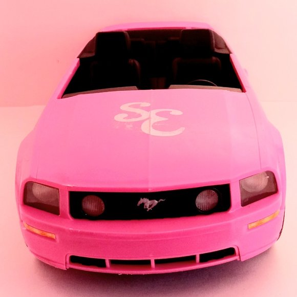 2005 Mattel Barbie SE Pink Ford Mustang GT - Picture 1 of 4